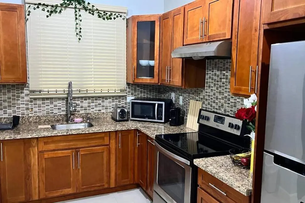 Apartmán 2Br Condo W/Pool; Across Ac Hotel Kingston