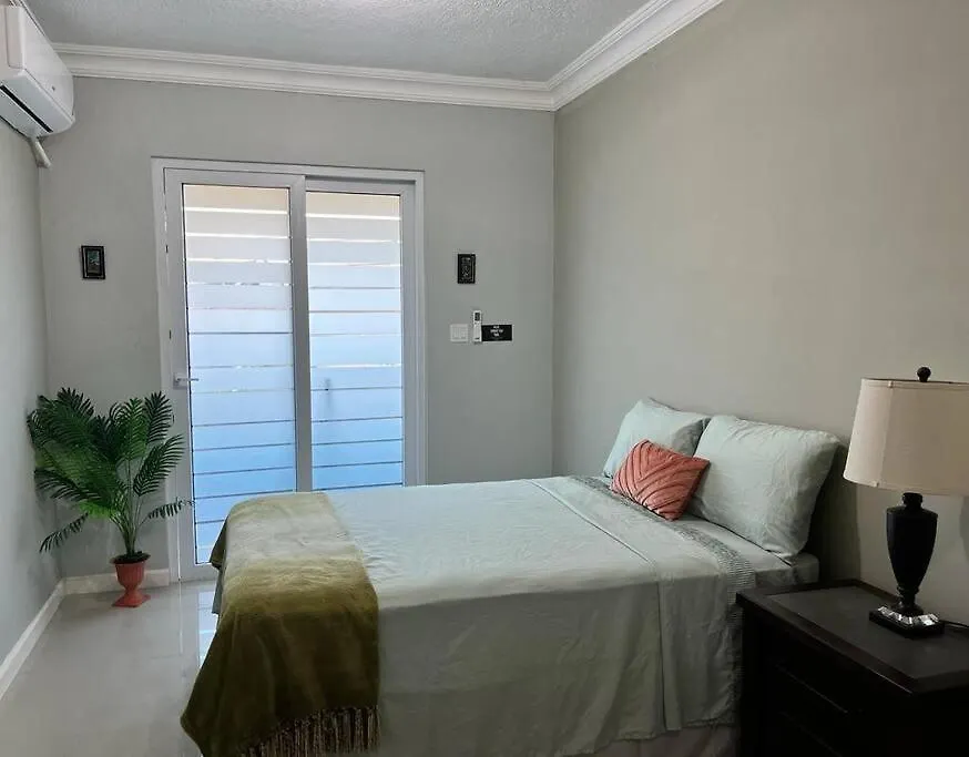 2Br Condo W/Pool; Across Ac Hotel Kingston Apartmán